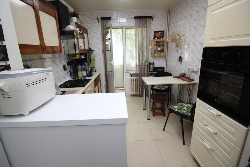 Pantelimon, Hatisului, 3 camere decomandat cu 2 bai, bloc 1982